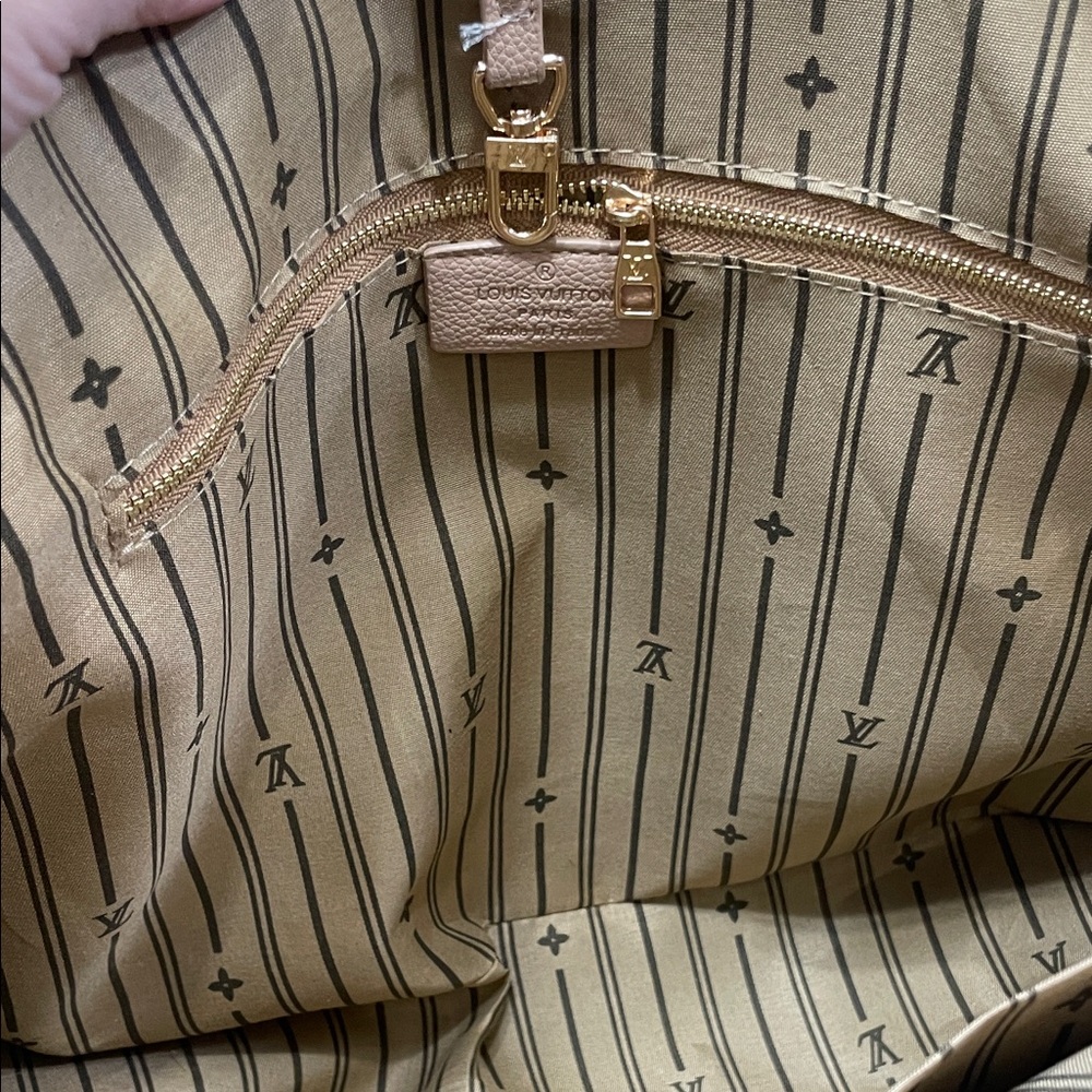NWT Designer Inspired Replica Bag Elegant Beige Shoulder Bag - Picture 5 of 6